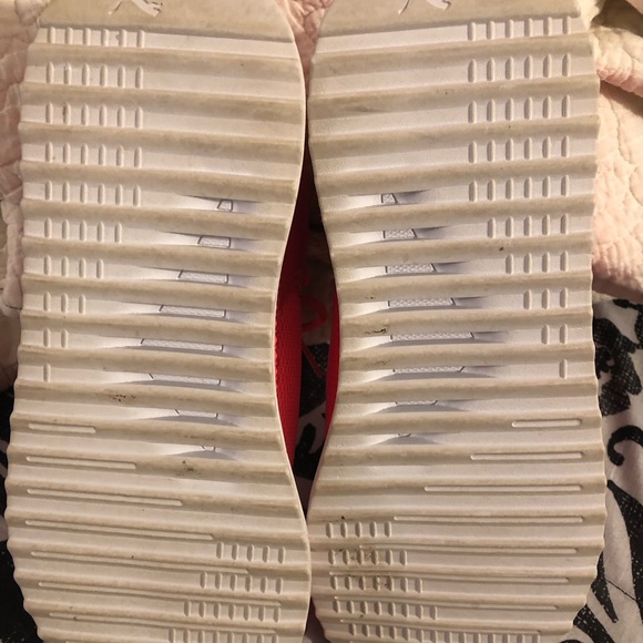 Puma - Picture 4 of 4